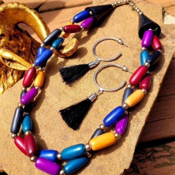 Retro Handcrafted Wooden Multicolor Beaded Statement Necklace - Picture 12 of 12